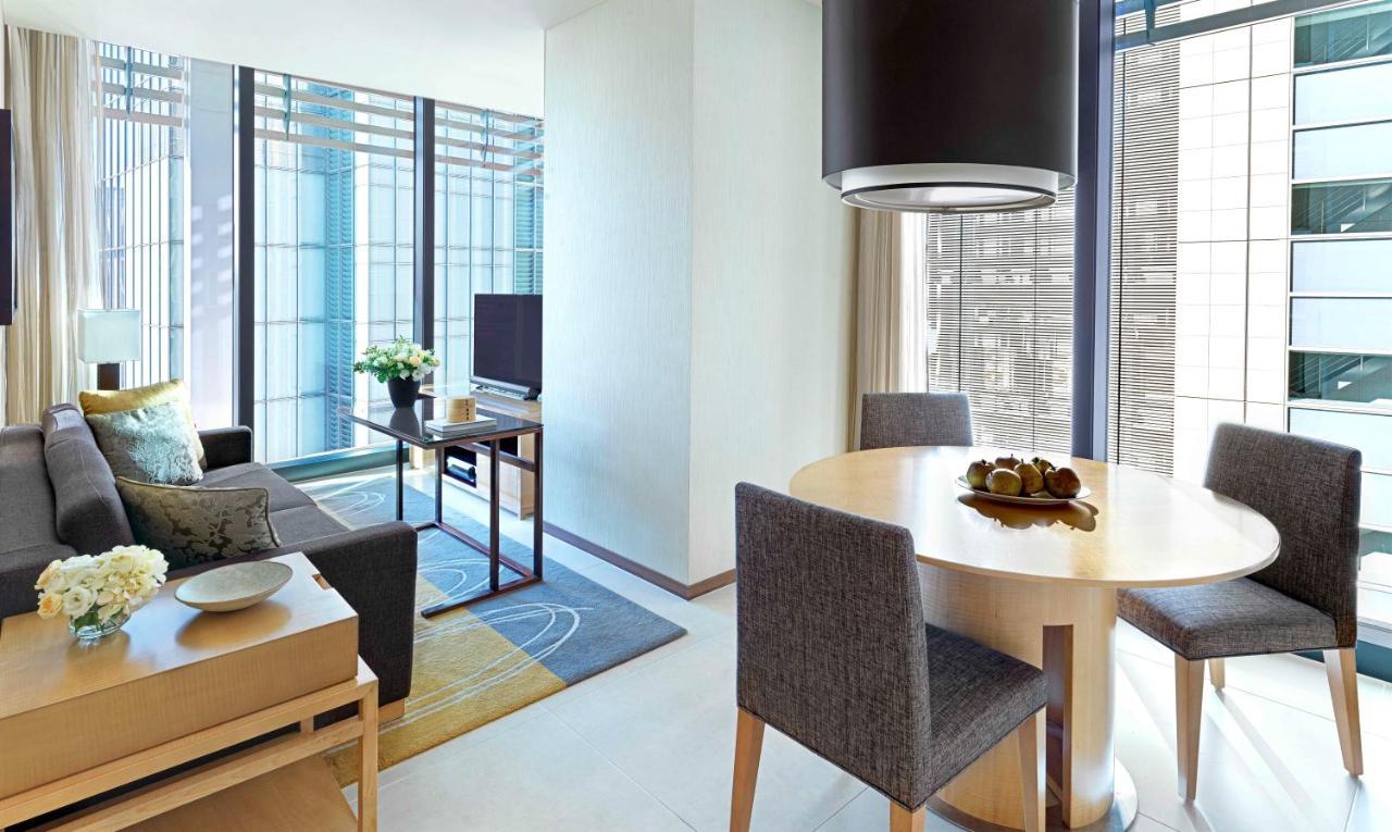 Oakwood Premier Tokyo Hotel Kültér fotó A typical apartment at The Suites at The Standard
