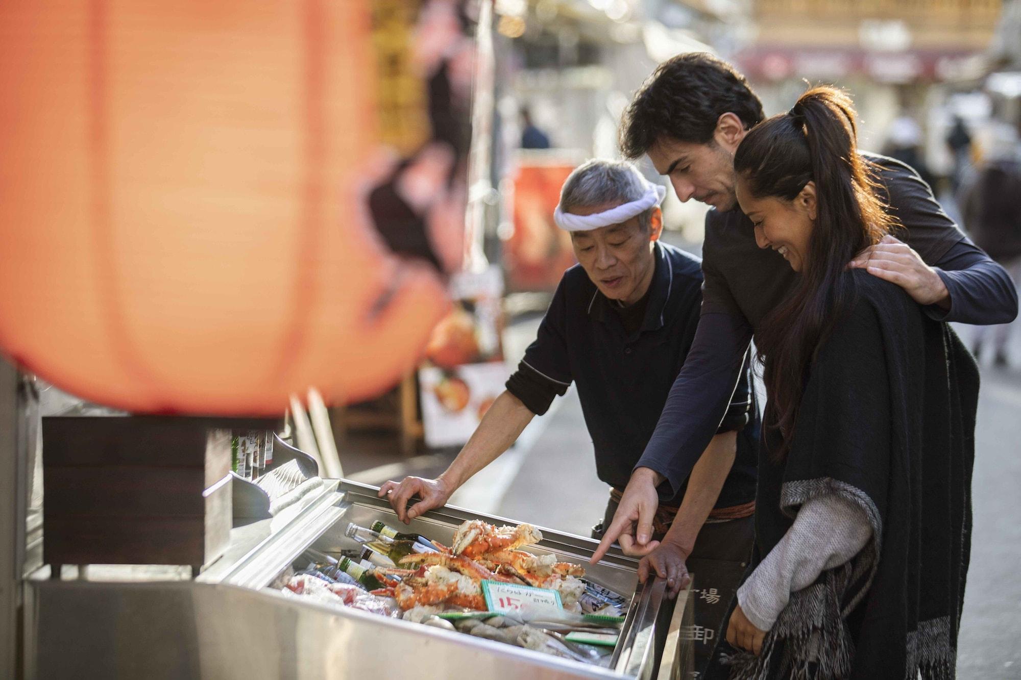 Oakwood Premier Tokyo Hotel Kültér fotó A street vendor in Dubai