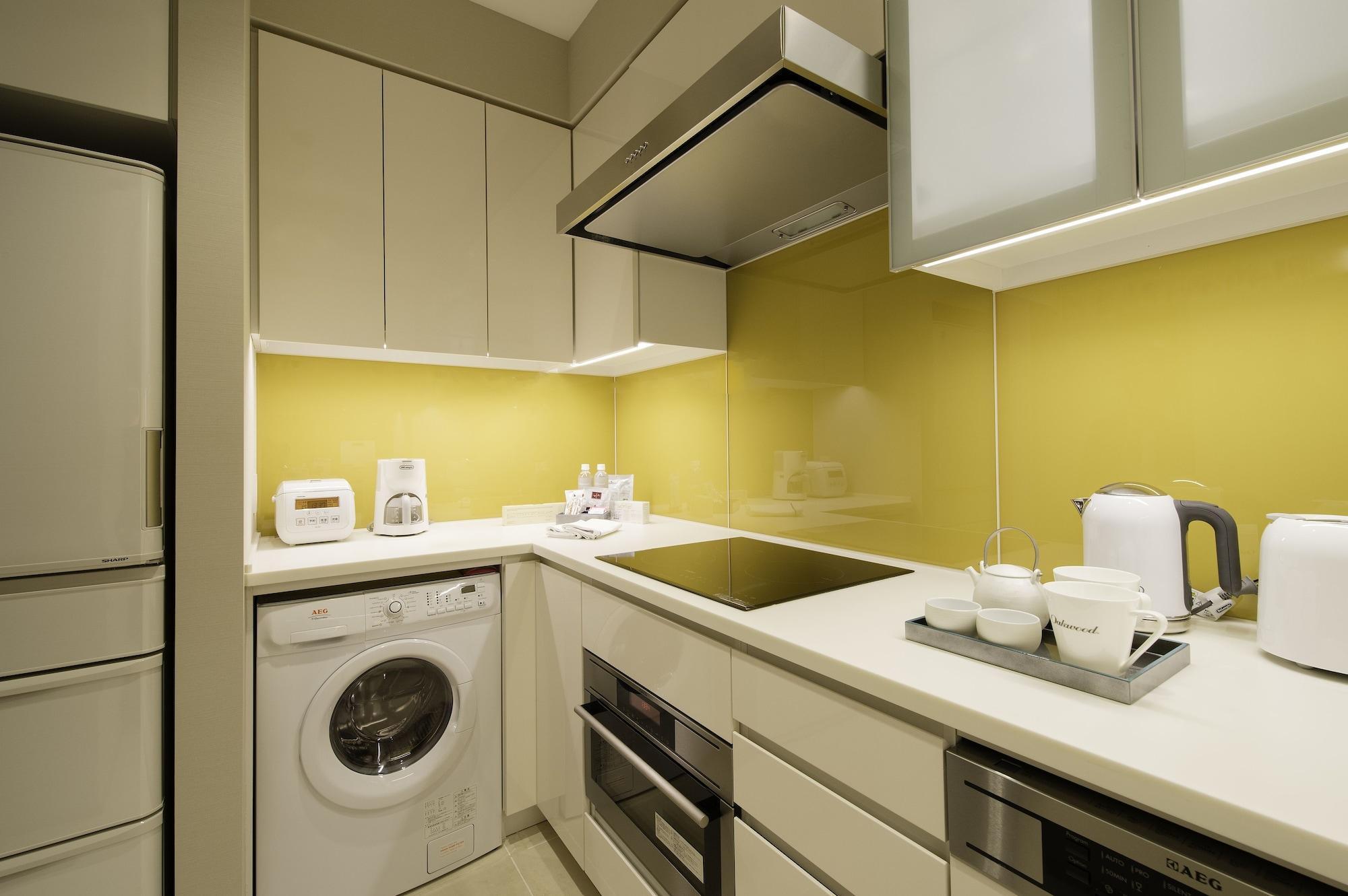 Oakwood Premier Tokyo Hotel Kültér fotó A typical kitchen in a serviced apartment